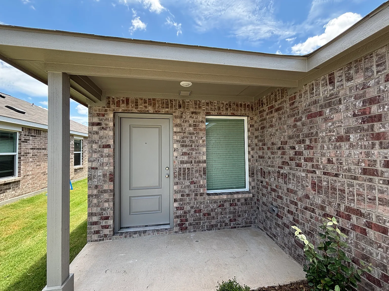 3 bed, 1461 sqft, $2,200 — Photo 3