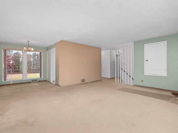 3rd image of 2114 Trippe St #2112