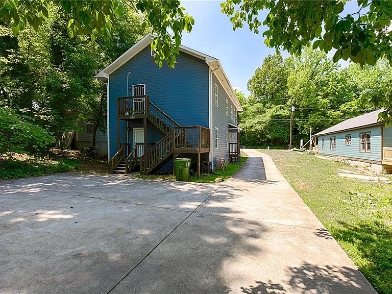 987 Dimmock St SW — Photo 3
