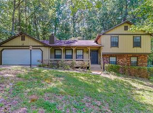 416 Pineburr Ln, Stone Mountain, GA 30087