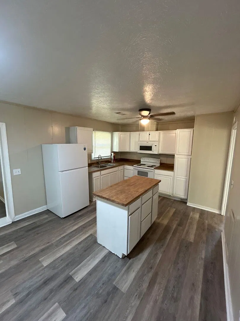 3 Bed 2 Bath Brick Home — Photo 1