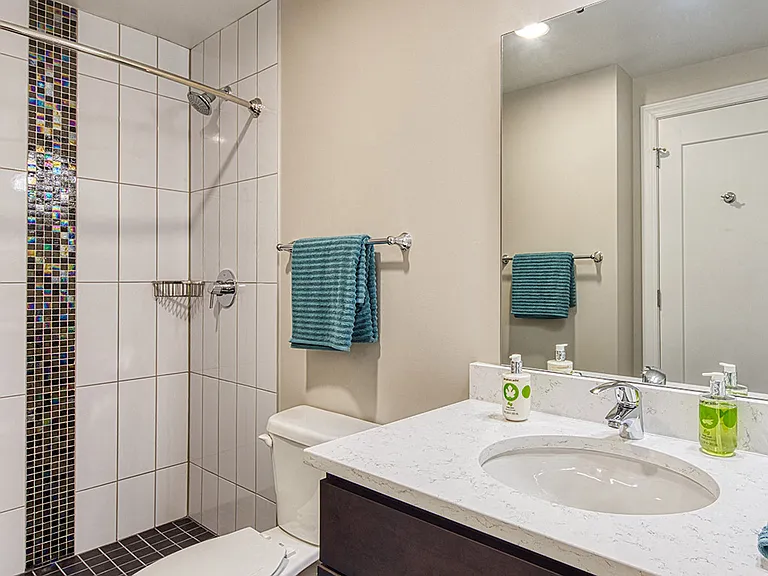 Luxury details on the bathroom