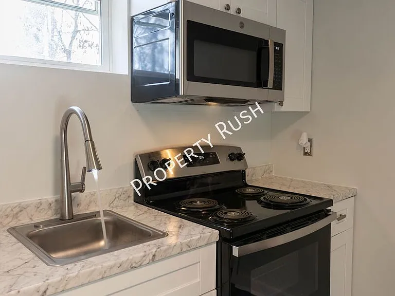 2290 Malibu Dr SE #B — Photo 7