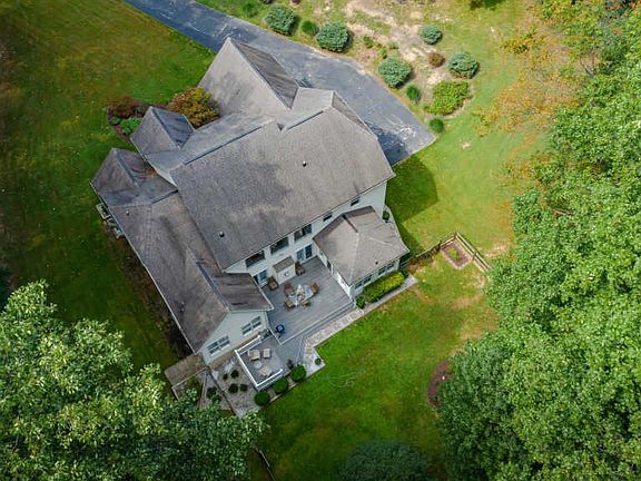 4th image of 9 Campitelli Ct