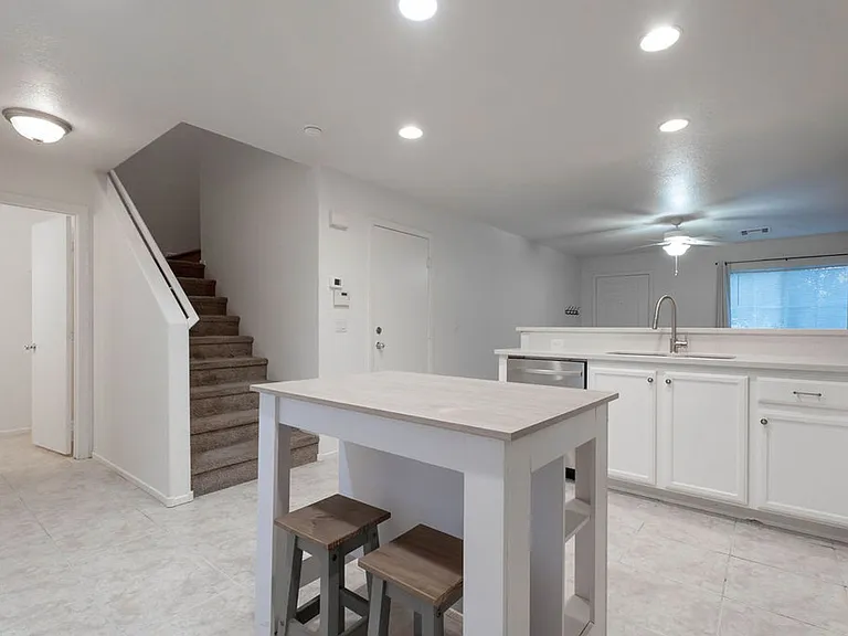 10380 Commanche Moon Ave — Photo 9