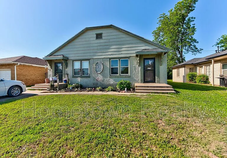 527 W Dill St — Photo 1