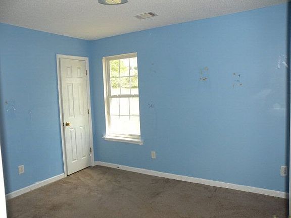 3rd image of 2822 Bennington Dr