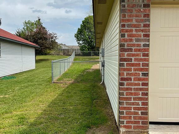 3rd image of 1307 Flat Rock Dr