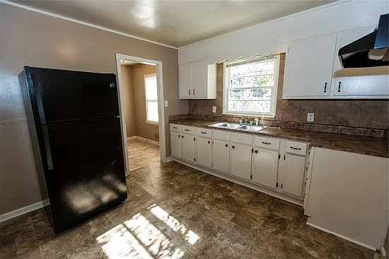 6732 Frankfort Ave — Photo 2