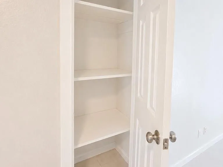 14 Laura Ln — Photo 3