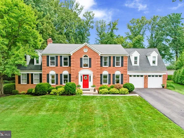 11556 Holly Briar Ln, Great Falls, VA 22066