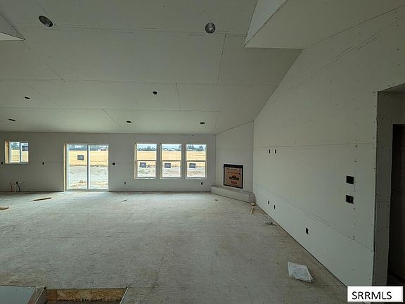 4th image of 671 Glacier Ave