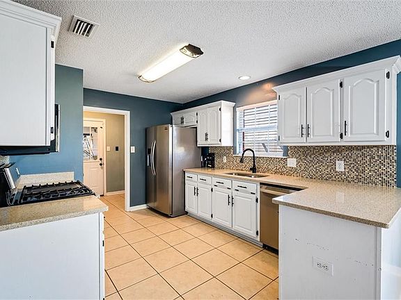 4th image of 10027 Breckenridge Dr S