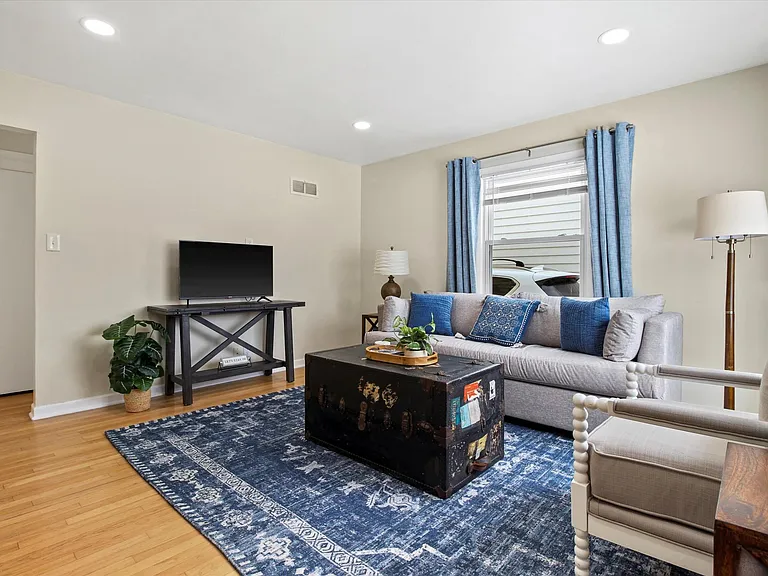 5952 N Lydell Ave — Photo 14
