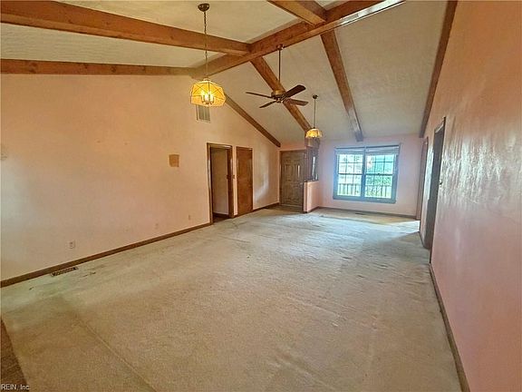 4th image of 620 Emerald Ct
