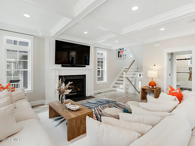53 Fort Ave — Photo 32