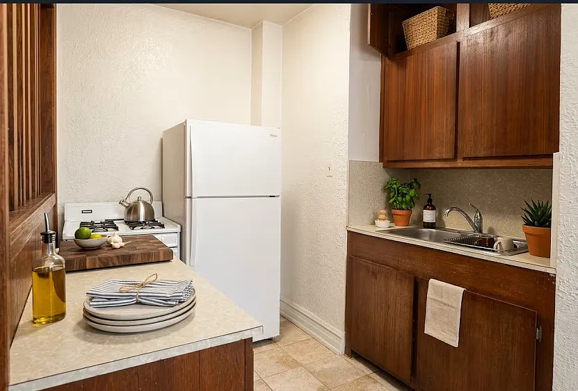 Forest Plaza Apartments — Photo 3