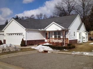 813 Nelsons Ridge Dr, Howell, MI 48843