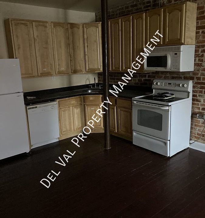 2nd image of 4441-4445 Chestnut St
