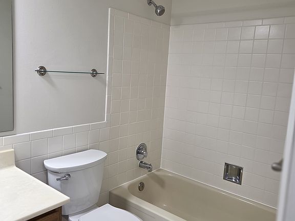 4th image of 2313 Manor Lake Ct