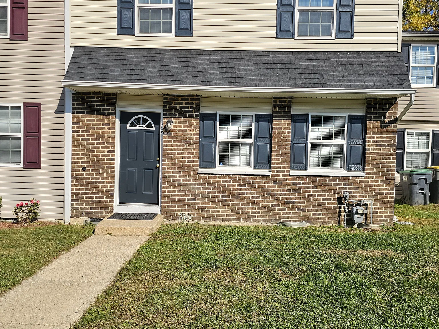 3 bed, 1225 sqft, $1,850 — Photo 1