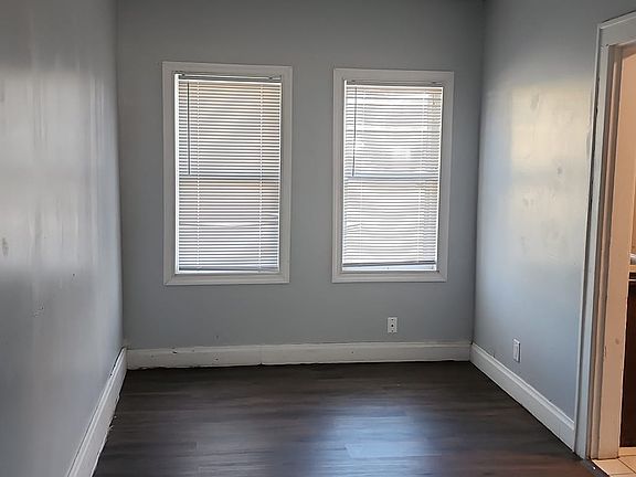 3rd image of 512 S Ogden Ave