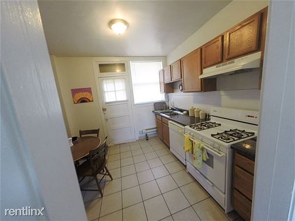 4th image of 1115 W Oakdale Ave #3470839