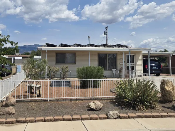 2720 Dakota St NE, Albuquerque, NM 87110