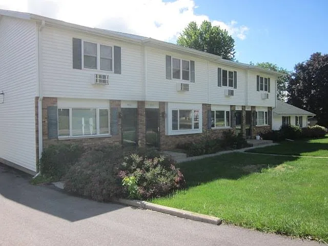 2 bed, 1.5 bath, 900 sqft, $1,250 — Photo 2