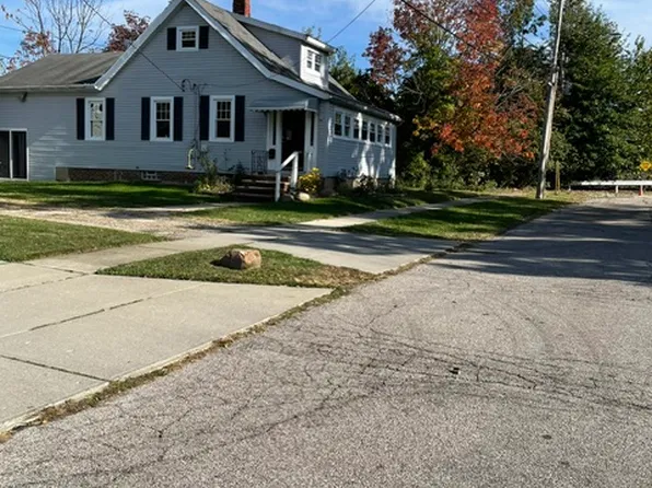 1837 E 298th St, Wickliffe, OH 44092