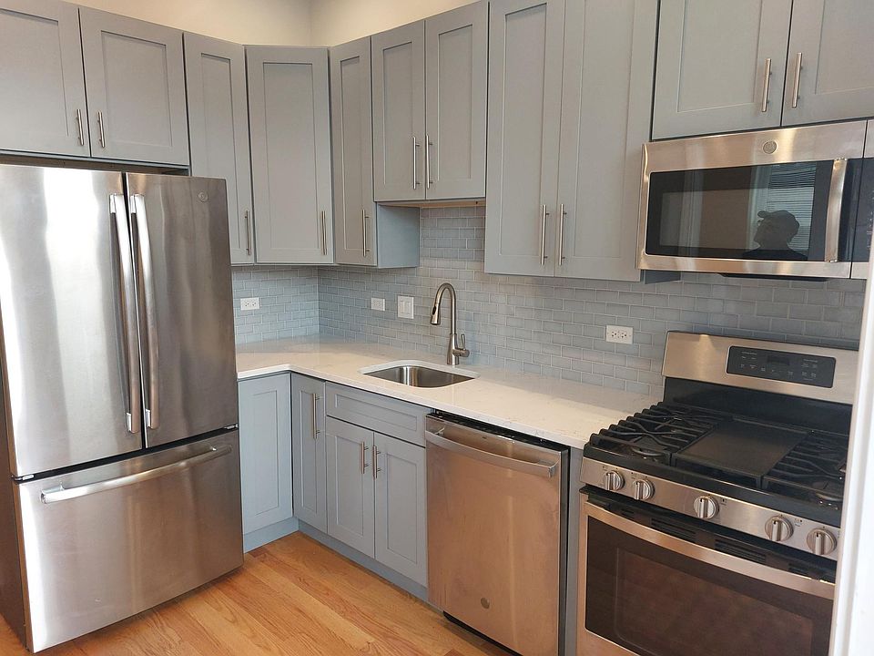 1st image of 2058 N California Ave APT 3R
