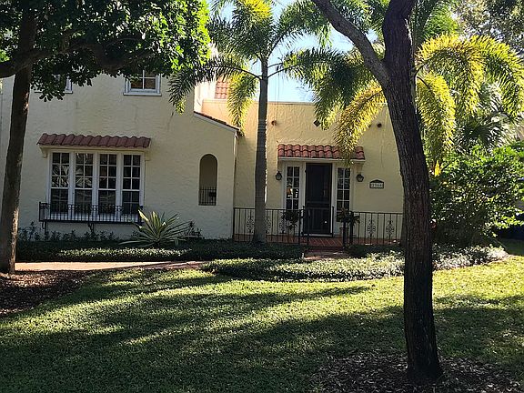 4th image of 2366 Fairway Dr