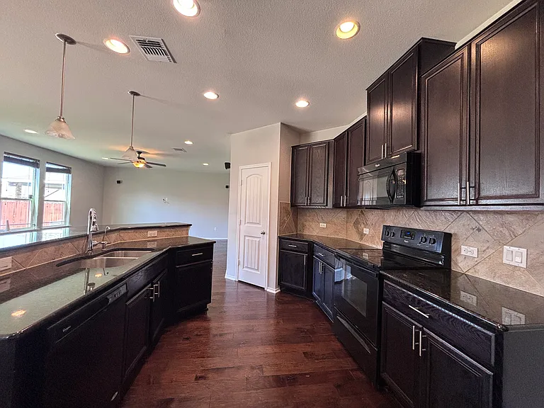 1405 Berlin Ln — Photo 16
