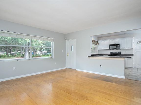 2nd image of 2272 Hawick Ln