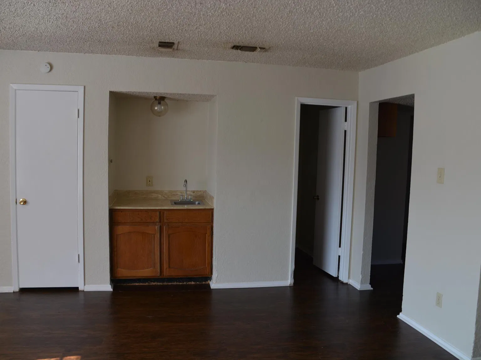 2 bed, 1.5 bath, 800 sqft, $1,100 — Photo 3