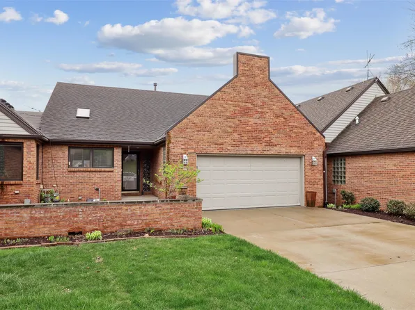 692 58th Pl #14, West Des Moines, IA 50266