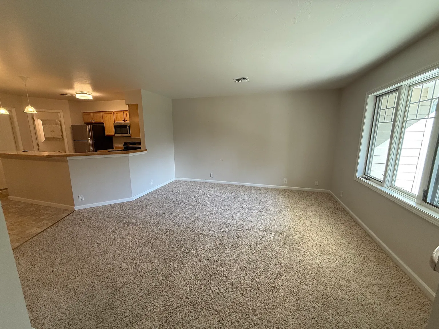 3 bed, 2.5 bath, 1400 sqft, $2,200 — Photo 4
