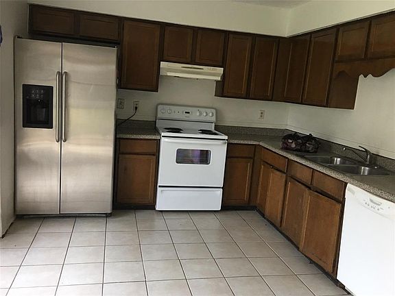 4th image of 16223 Villaret Dr