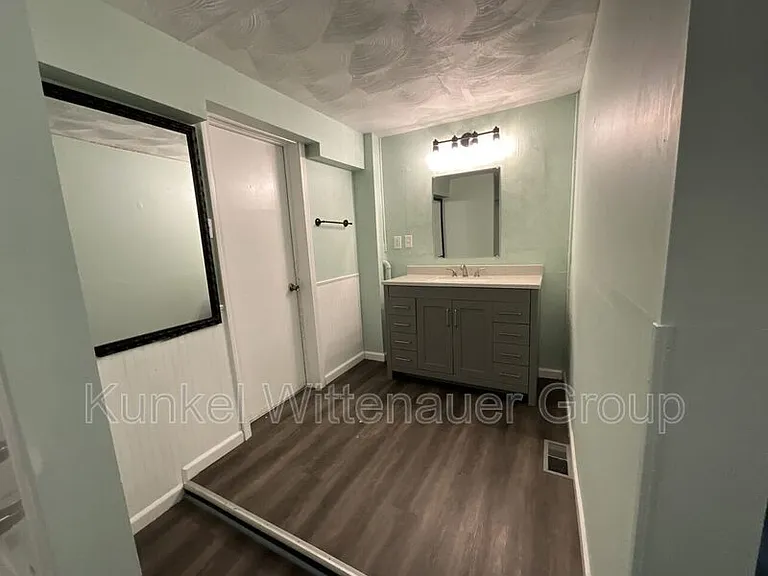 413 N Center St — Photo 13