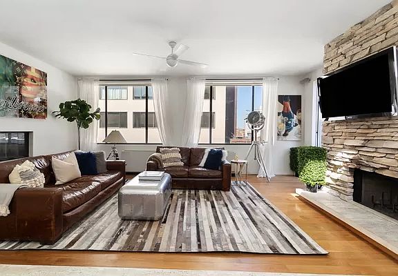 3rd image of 77 Bleecker St #2122