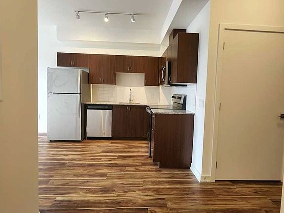 4th image of 430 Essa Rd #416