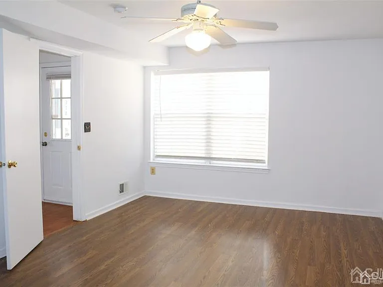 306 Plymouth Rd — Photo 11