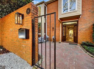 36 Willow Gln, Sandy Springs, GA