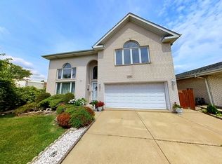 7114 W 82nd Pl, Burbank, IL 60459