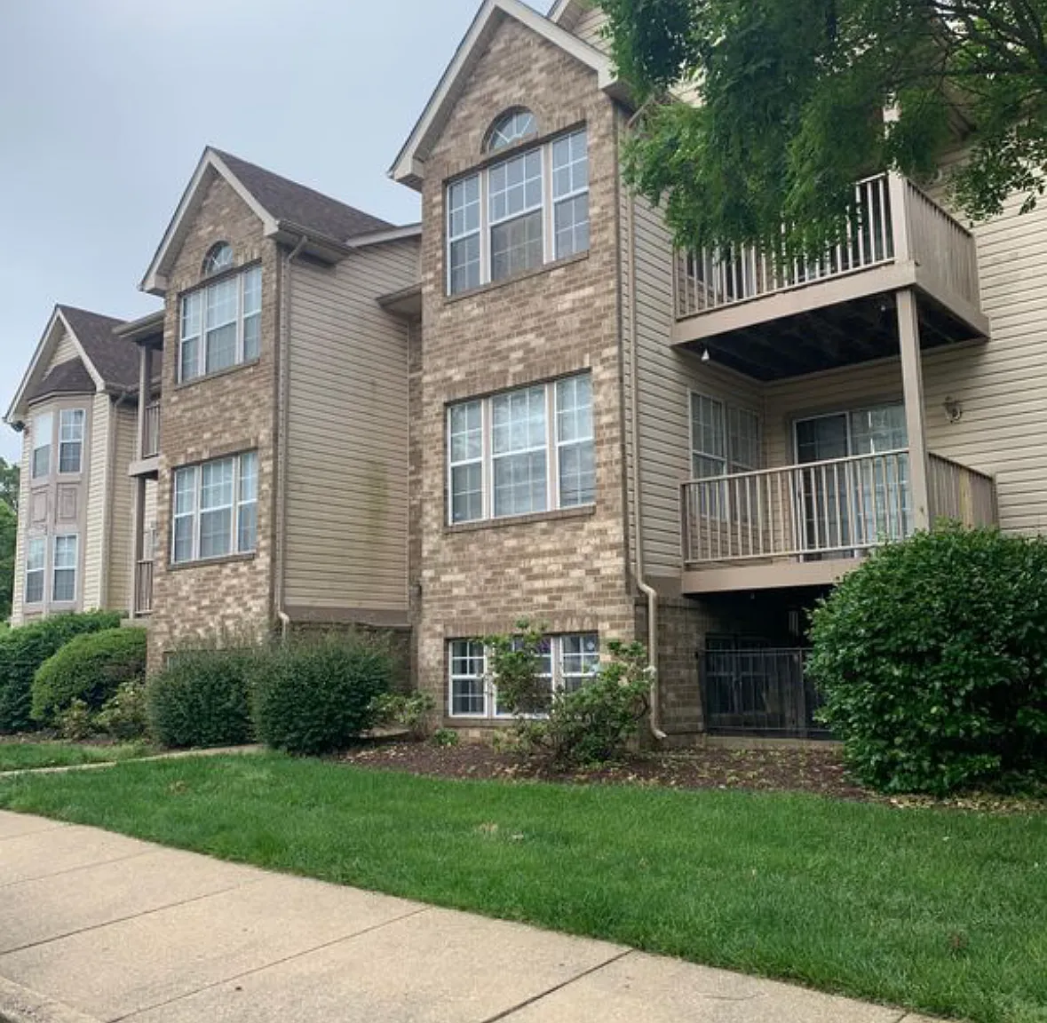 2 bed, 980 sqft, $2,450 — Photo 1