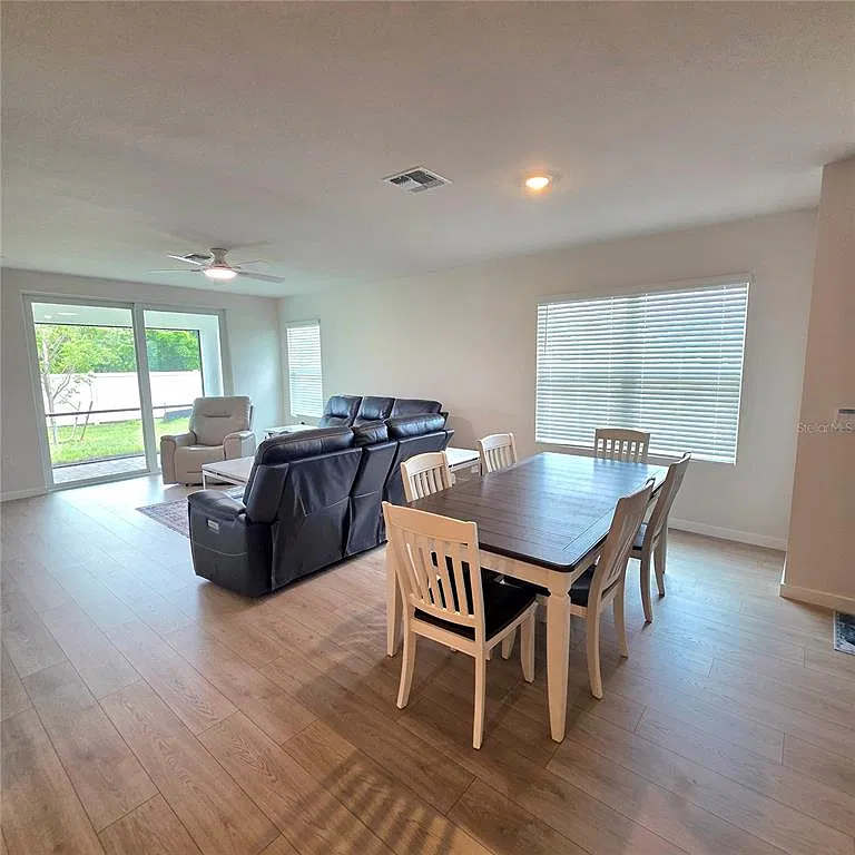 3 bed, 2.0 bath, 1543 sqft, $4,200 — Photo 4