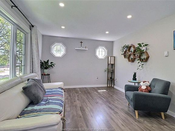 5th image of 140 Cassidy St