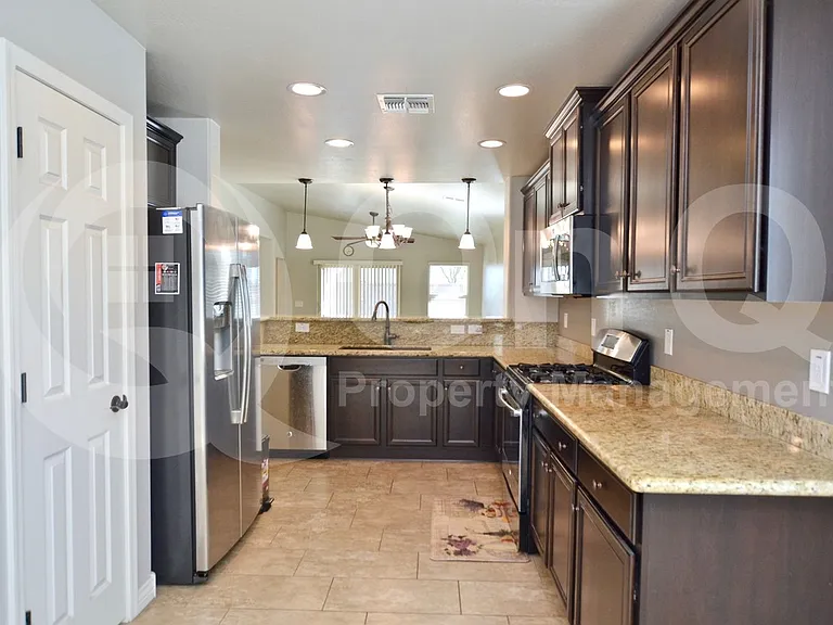 2223 E Hazeltine Way — Photo 4