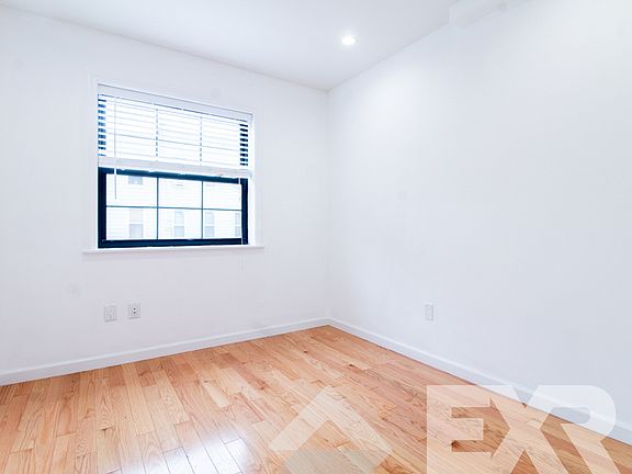 4th image of 561 Graham Ave #C