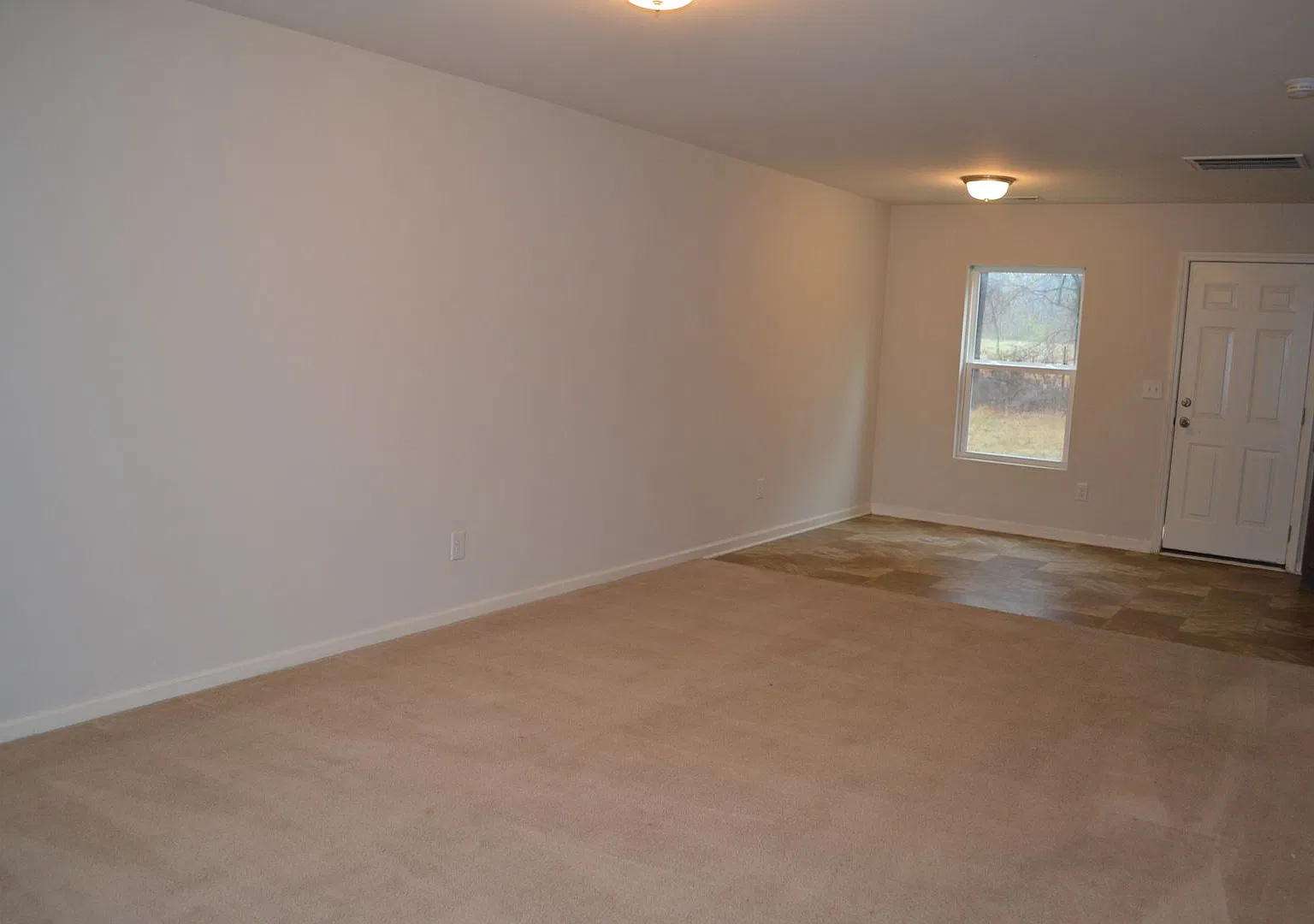 3 Bedrooms, 1 Car Garage on Cul-de-sac Lot — Photo 4
